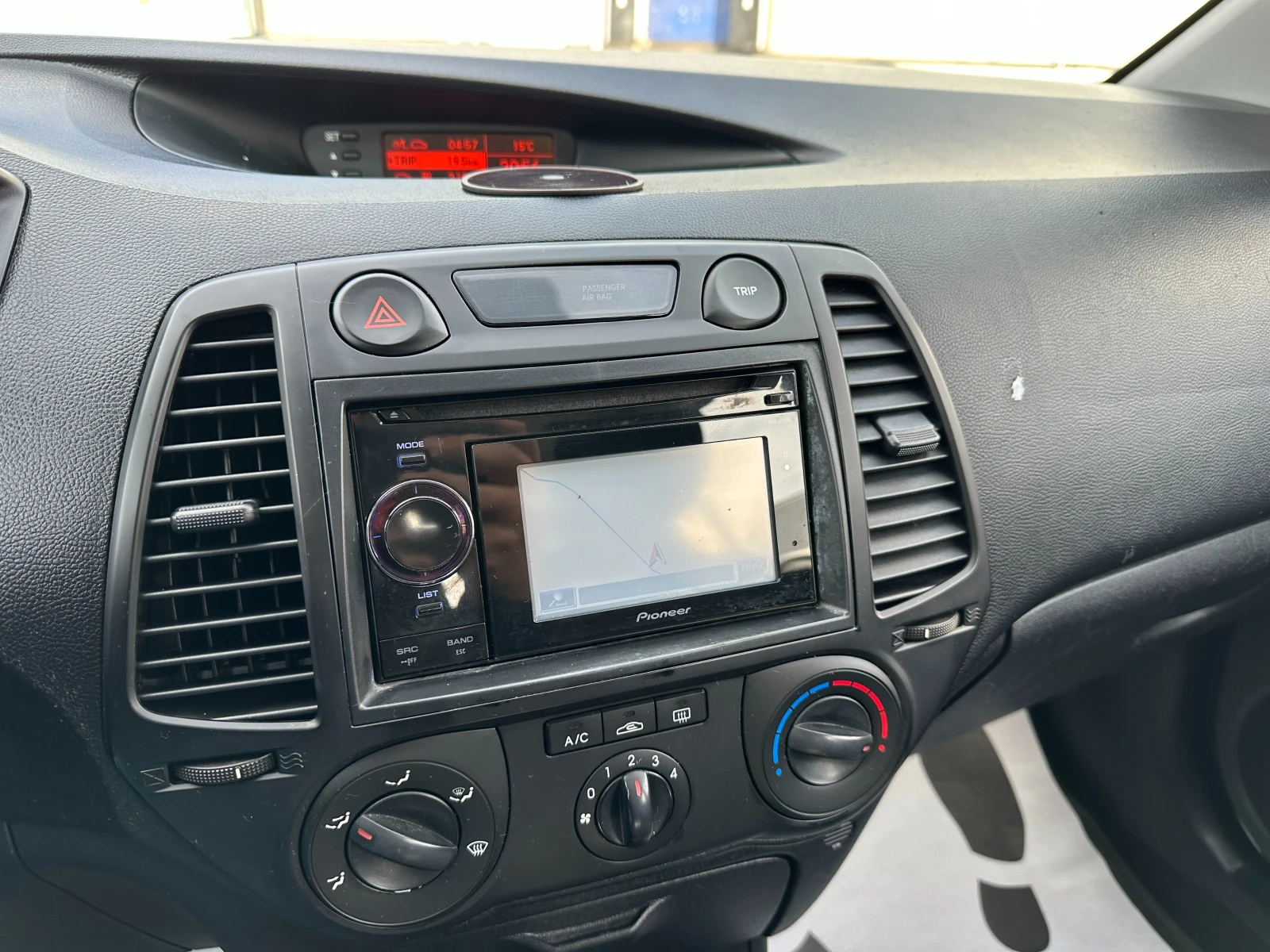 Hyundai I20 1.4d 75 ..  | Mobile.bg   12