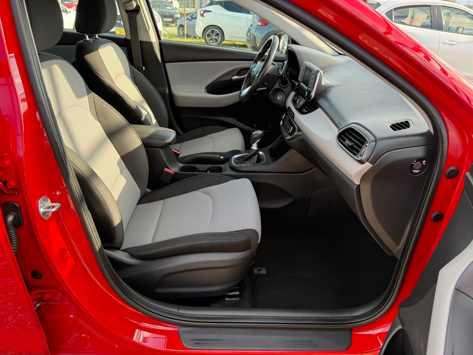 Hyundai I30 1.4 i, снимка 14 - Автомобили и джипове - 54099836