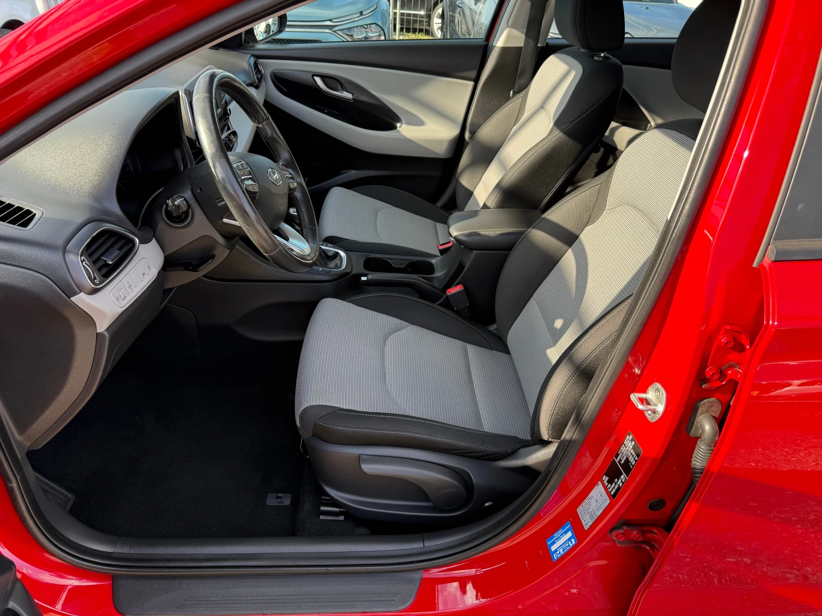 Hyundai I30 1.4 i, снимка 7 - Автомобили и джипове - 54099836