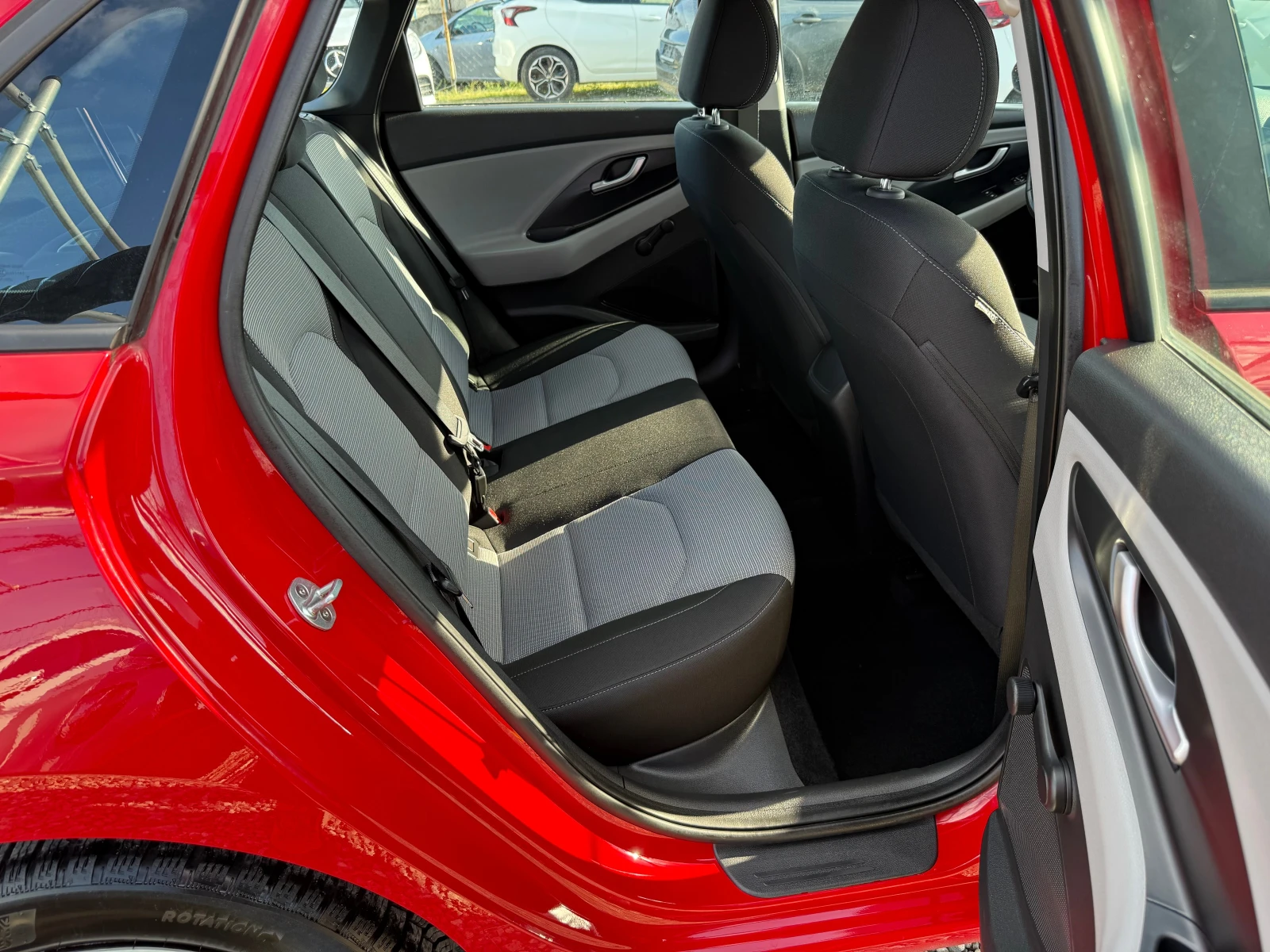 Hyundai I30 1.4 i, снимка 12 - Автомобили и джипове - 54099836