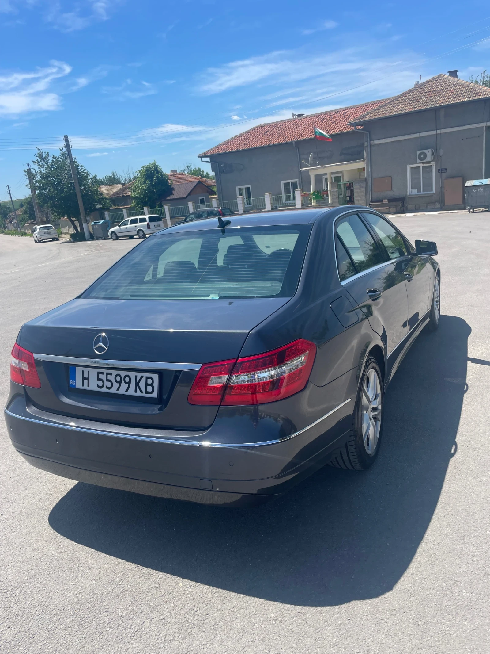Mercedes-Benz E 200 Avantgarde, снимка 4 - Автомобили и джипове - 54728401