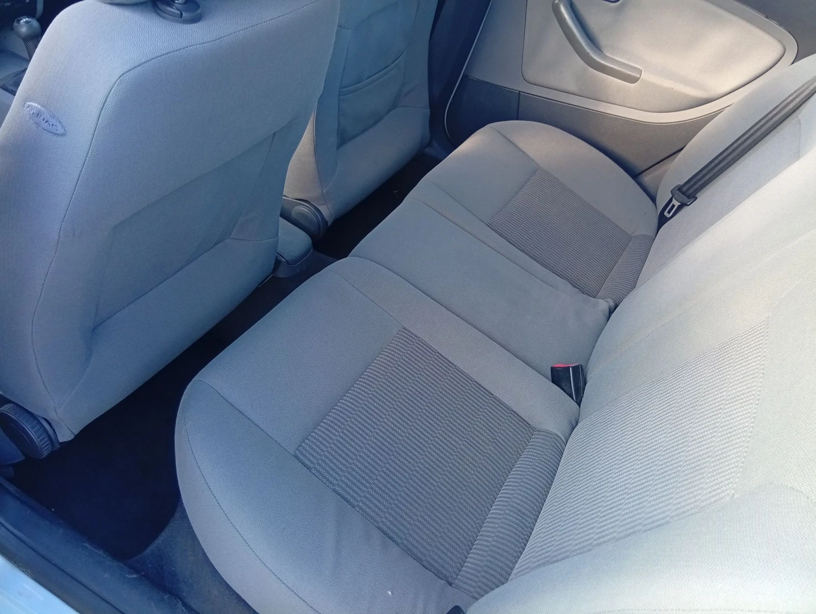 Seat Ibiza Бензин -Клима, снимка 10 - Автомобили и джипове - 56351393