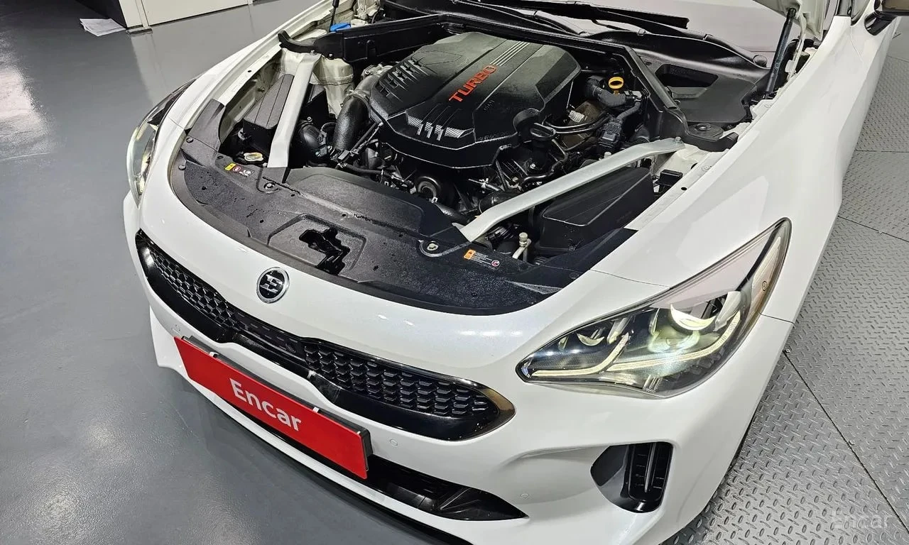 Kia Stinger * 3.3 Turbo AWD * АВТОКРЕДИТ БЕЗ ПЪРВОНАЧАЛНА* , снимка 6 - Автомобили и джипове - 55960033