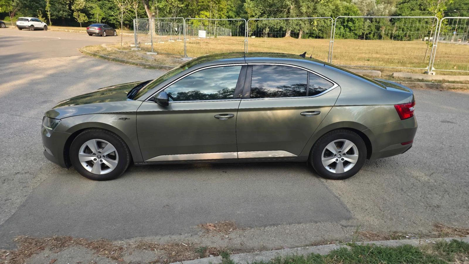 Skoda Superb 2.0TDI 4x4, снимка 8 - Автомобили и джипове - 56076247