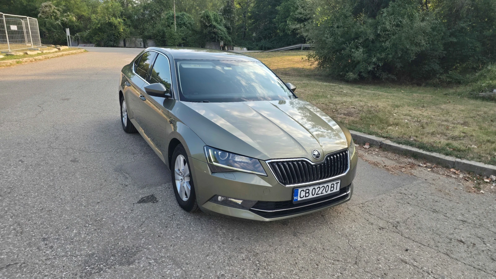 Skoda Superb 2.0TDI 4x4, снимка 3 - Автомобили и джипове - 56076247