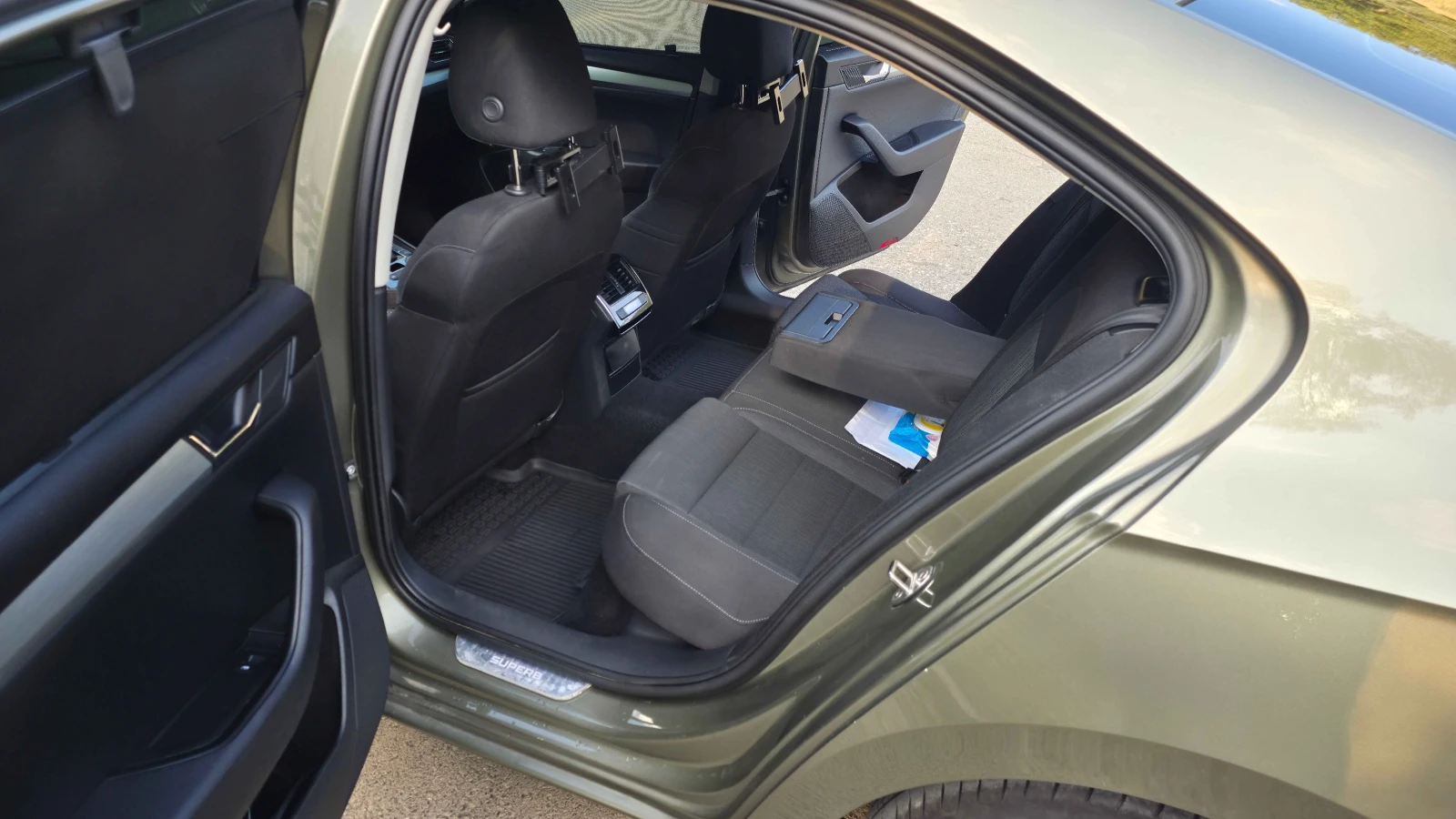 Skoda Superb 2.0TDI 4x4, снимка 11 - Автомобили и джипове - 56076247