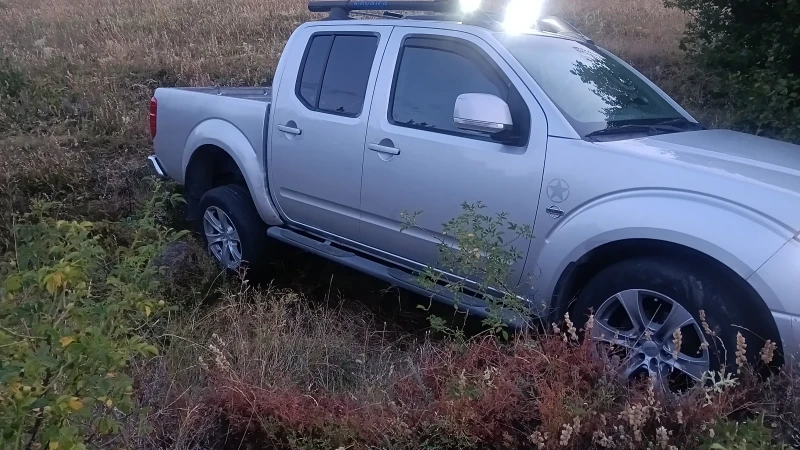 Nissan Navara, снимка 5 - Автомобили и джипове - 47039004