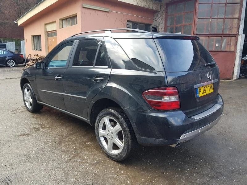 Mercedes-Benz ML 320 3бр. V6 Нави koжа sport, снимка 3 - Автомобили и джипове - 24841380