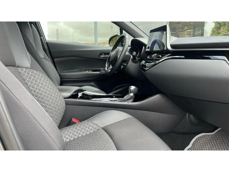 Toyota C-HR 2.0 Hybrid Club, снимка 10 - Автомобили и джипове - 53635627