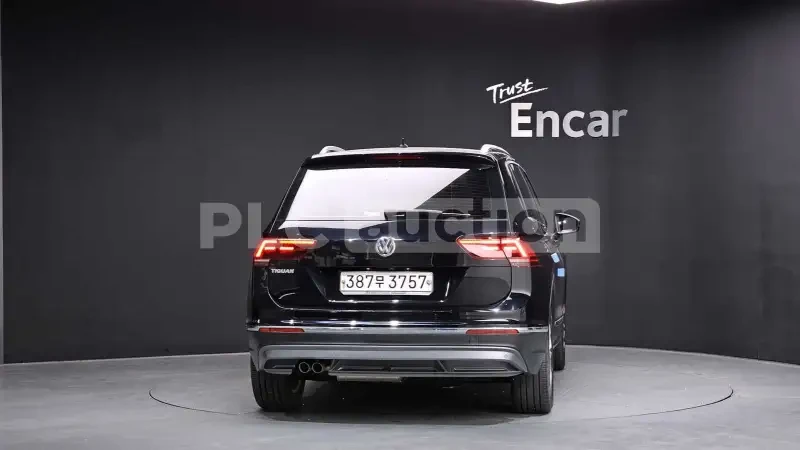 VW Tiguan Volkswagen Tiguan , 2020, снимка 4 - Автомобили и джипове - 54071594