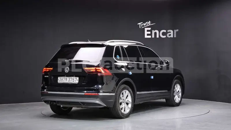 VW Tiguan Volkswagen Tiguan , 2020, снимка 2 - Автомобили и джипове - 54071594