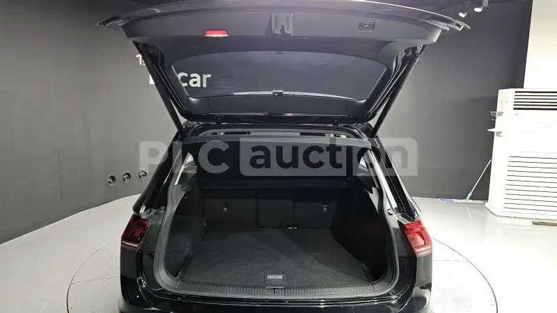 VW Tiguan Volkswagen Tiguan , 2020, снимка 15 - Автомобили и джипове - 54071594