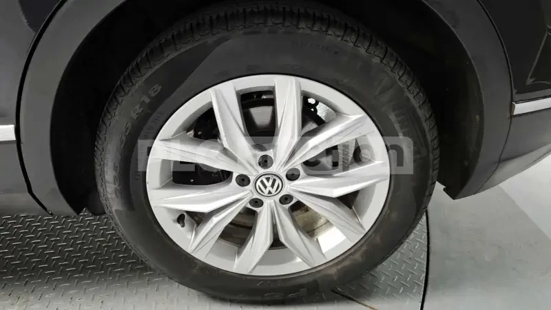 VW Tiguan Volkswagen Tiguan , 2020, снимка 5 - Автомобили и джипове - 54071594