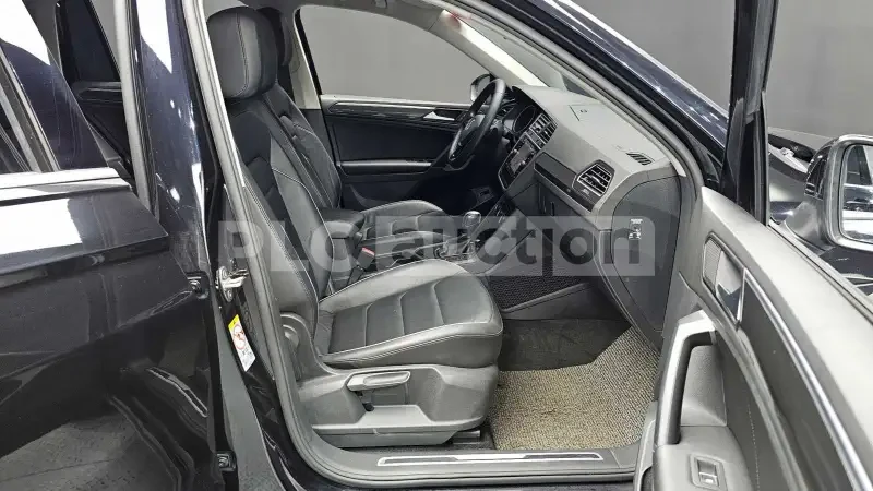 VW Tiguan Volkswagen Tiguan , 2020, снимка 12 - Автомобили и джипове - 54071594