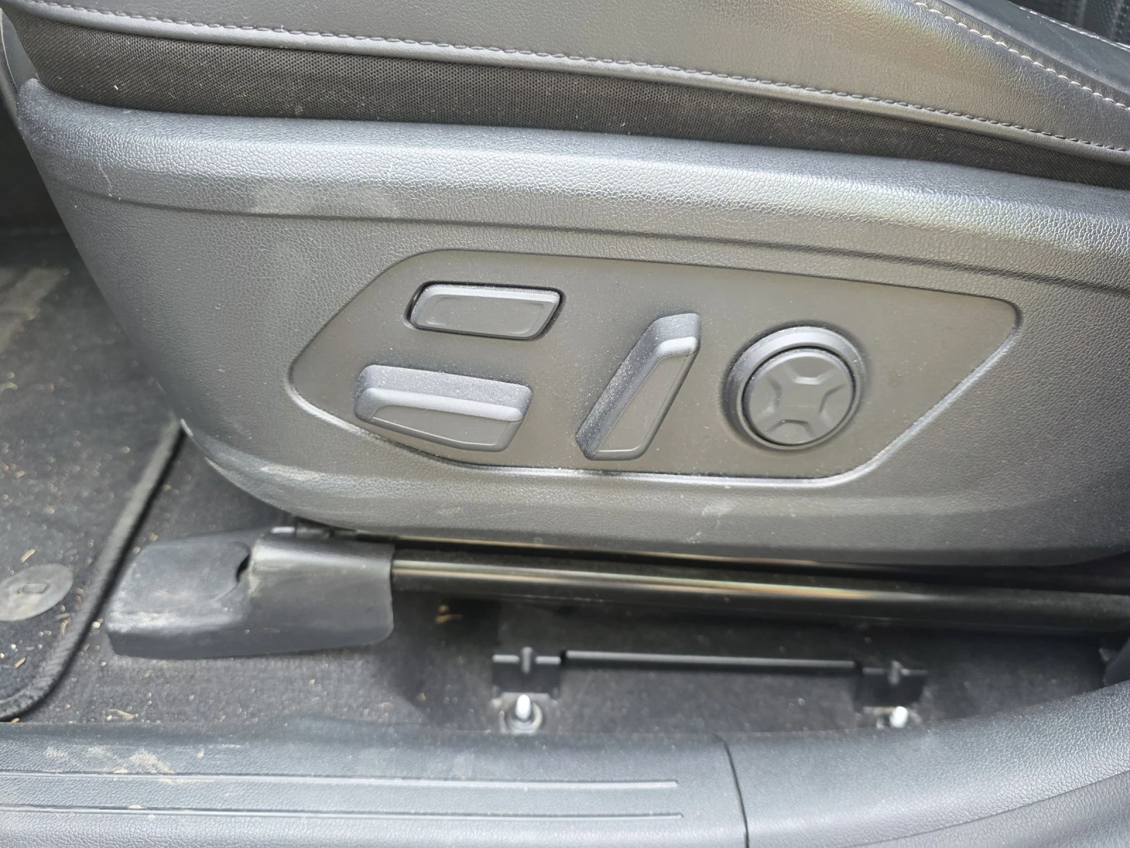 Kia Sorento  Гаранционен 4WD Hybrid 7 места, снимка 13 - Автомобили и джипове - 54557476