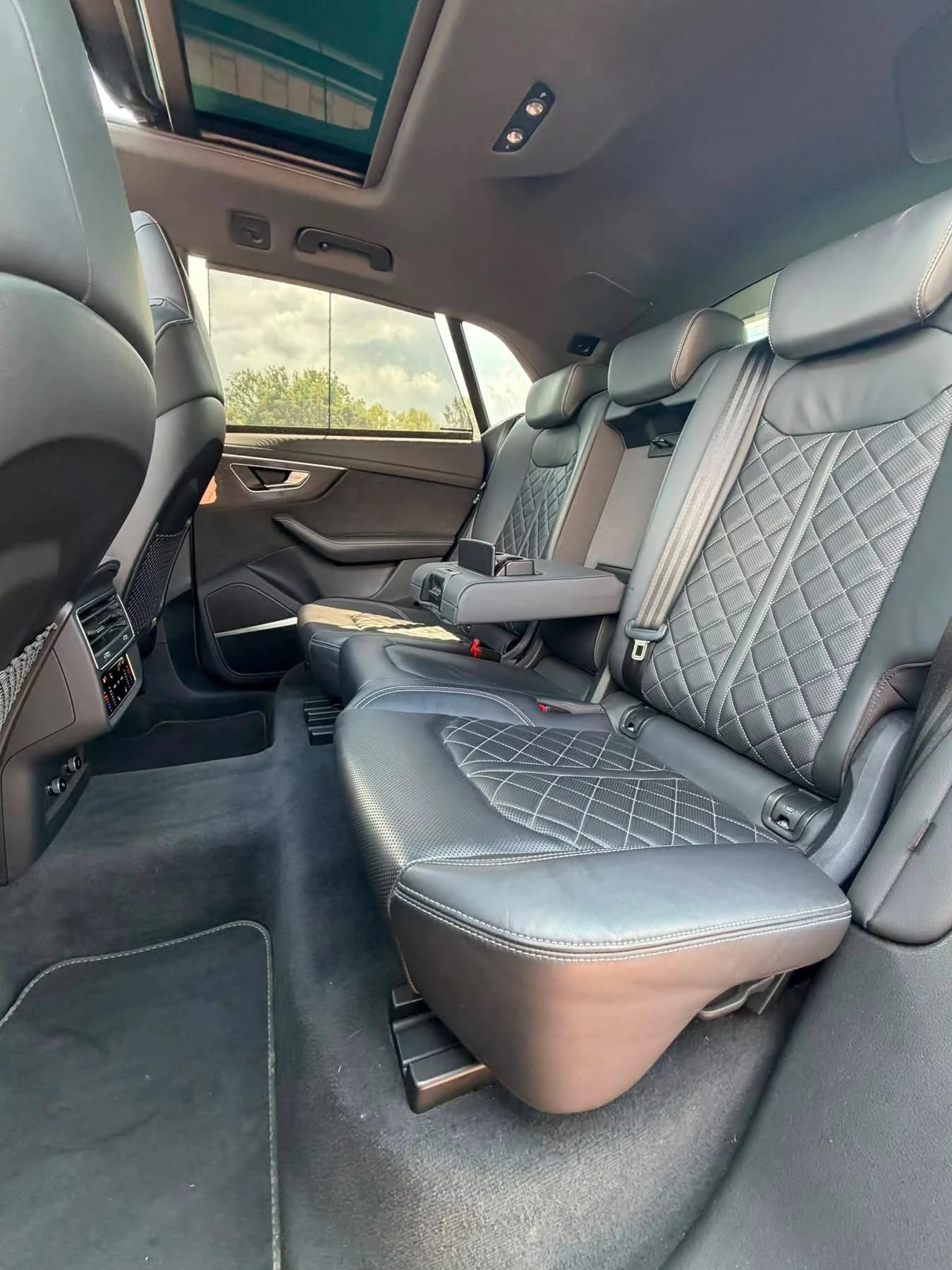 Audi SQ8 4.0D QUATTRO MATRIX CARBON ПАНО B&O ЛИЗИНГ 100%, снимка 14 - Автомобили и джипове - 54822130