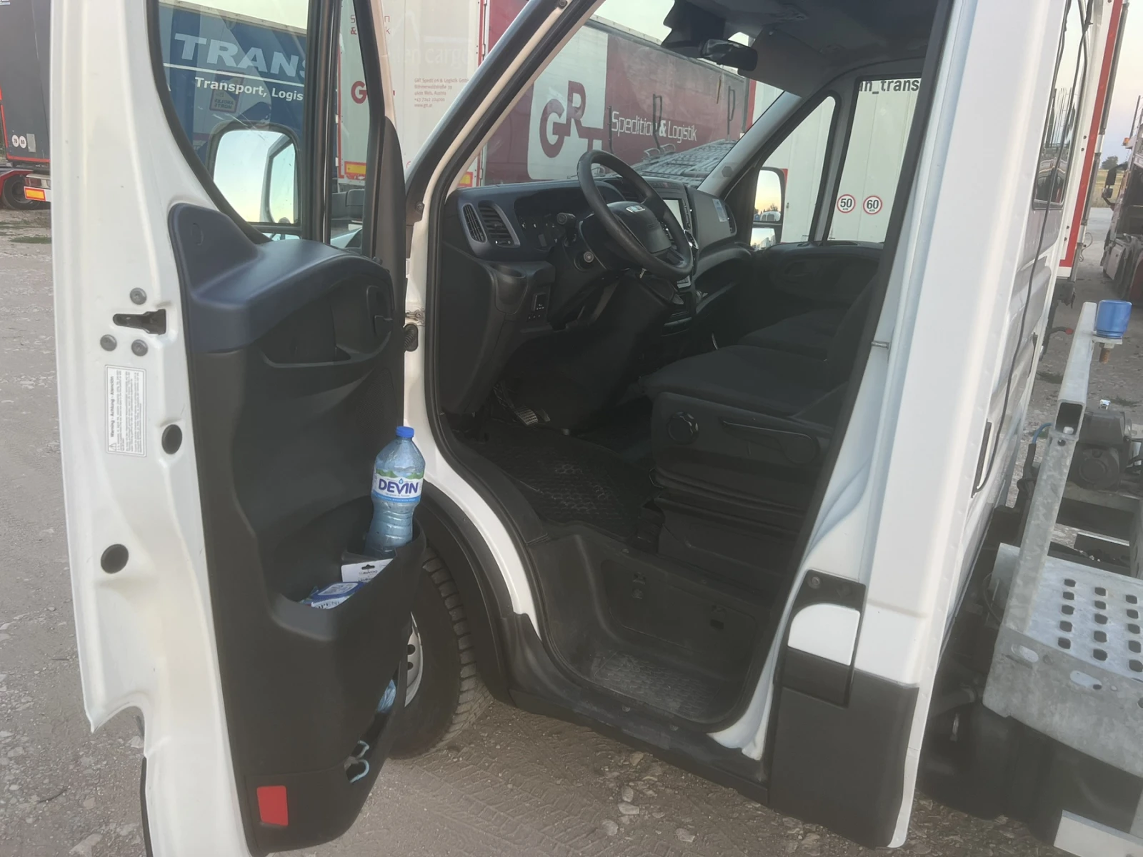 Iveco Daily 35s18/3.0D/климатроник/NAVI/, снимка 8 - Бусове и автобуси - 55633135