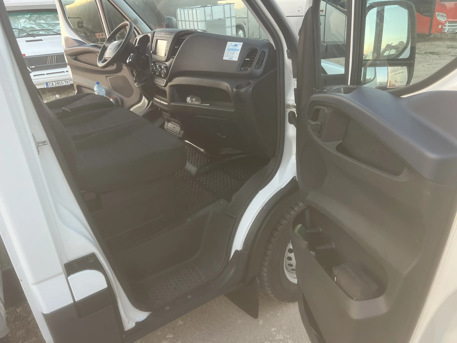 Iveco Daily 35s18/3.0D/климатроник/NAVI/, снимка 4 - Бусове и автобуси - 55633135
