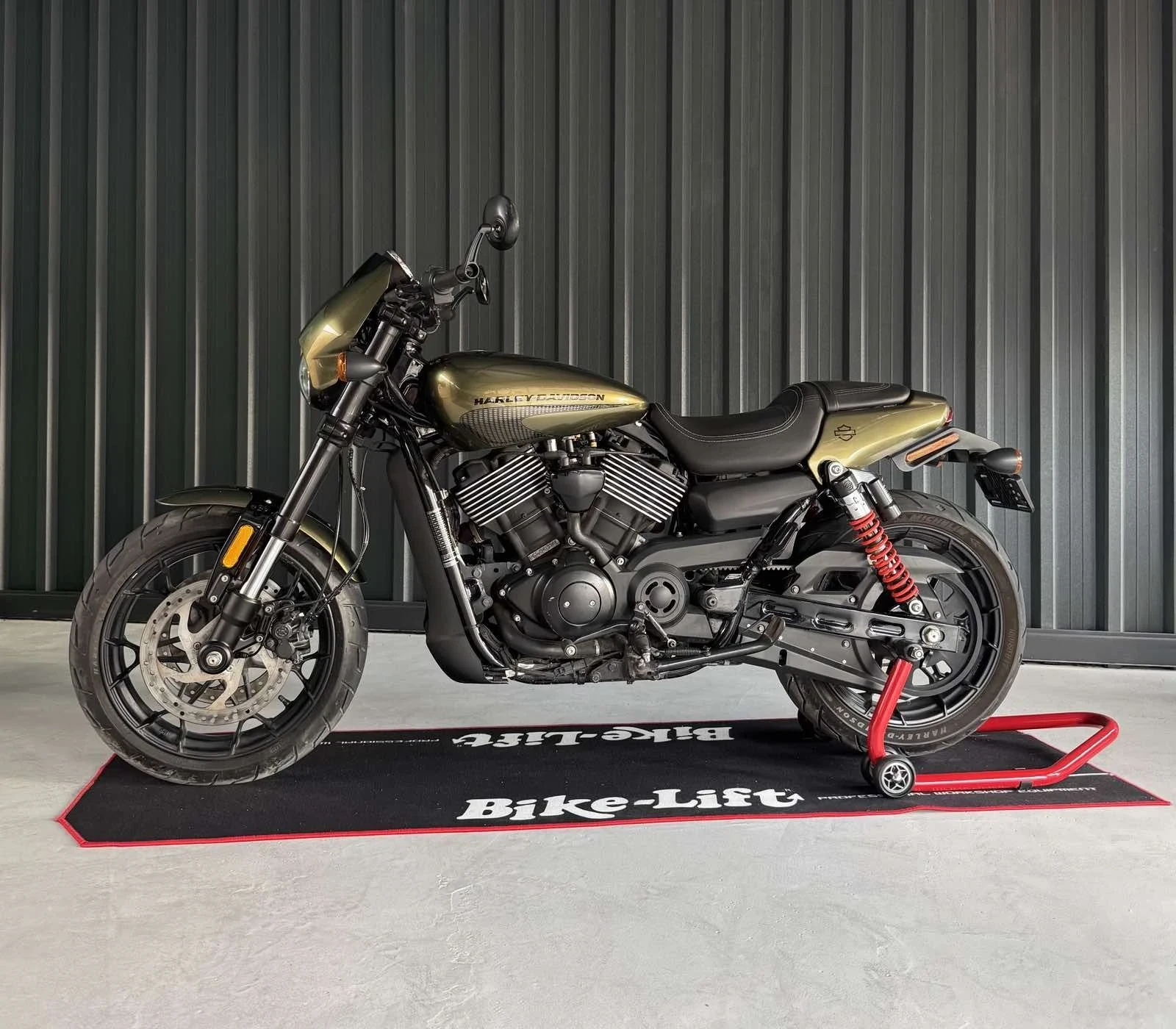 Harley-Davidson Street Road 750