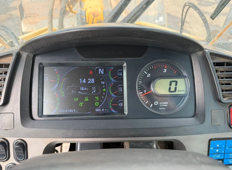 Челен товарач Komatsu WA380-7, снимка 14 - Индустриална техника - 56047909