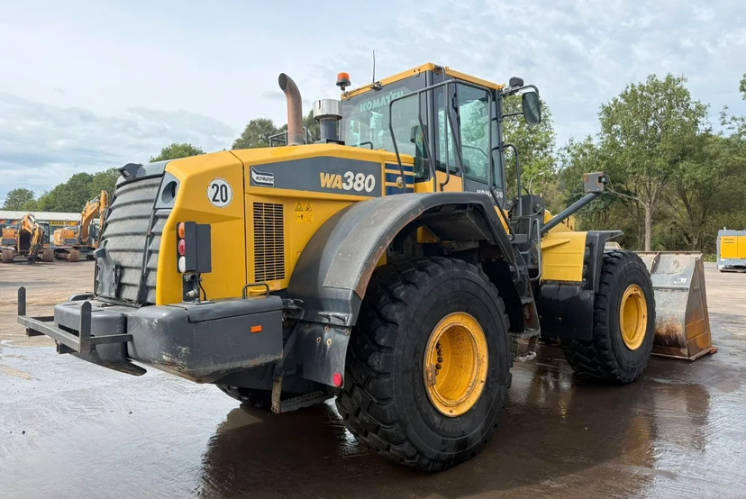 Челен товарач Komatsu WA380-7, снимка 4 - Индустриална техника - 56047909