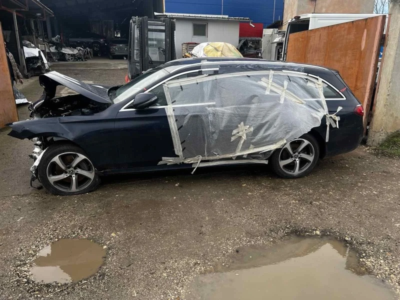 Mercedes-Benz E 220 4matic, 23000 km., снимка 3 - Автомобили и джипове - 39552497