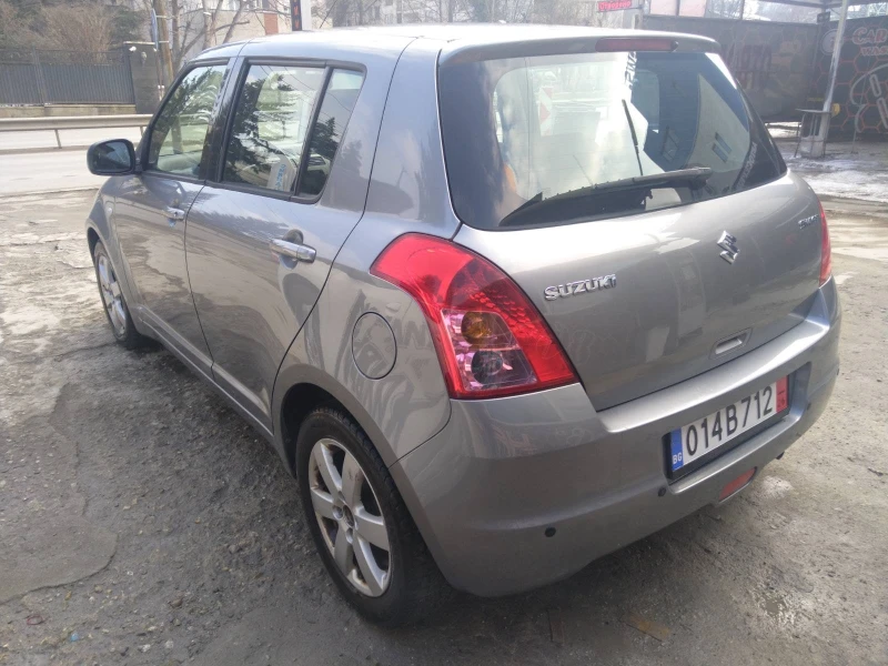 Suzuki Swift 1.3i Автоматик, снимка 7 - Автомобили и джипове - 49276349