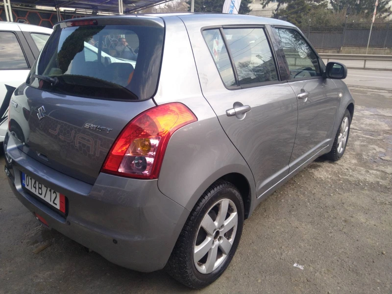 Suzuki Swift 1.3i Автоматик, снимка 6 - Автомобили и джипове - 49276349