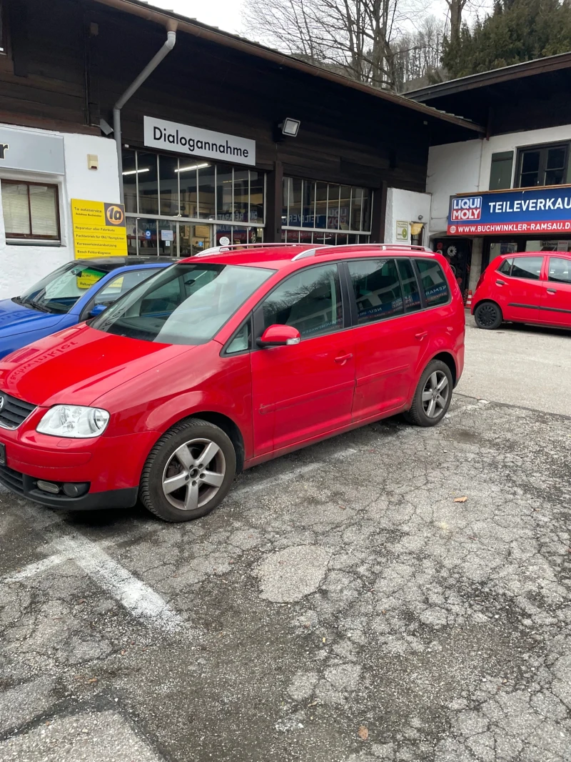 VW Touran 2.0TDI, снимка 2 - Автомобили и джипове - 49542341