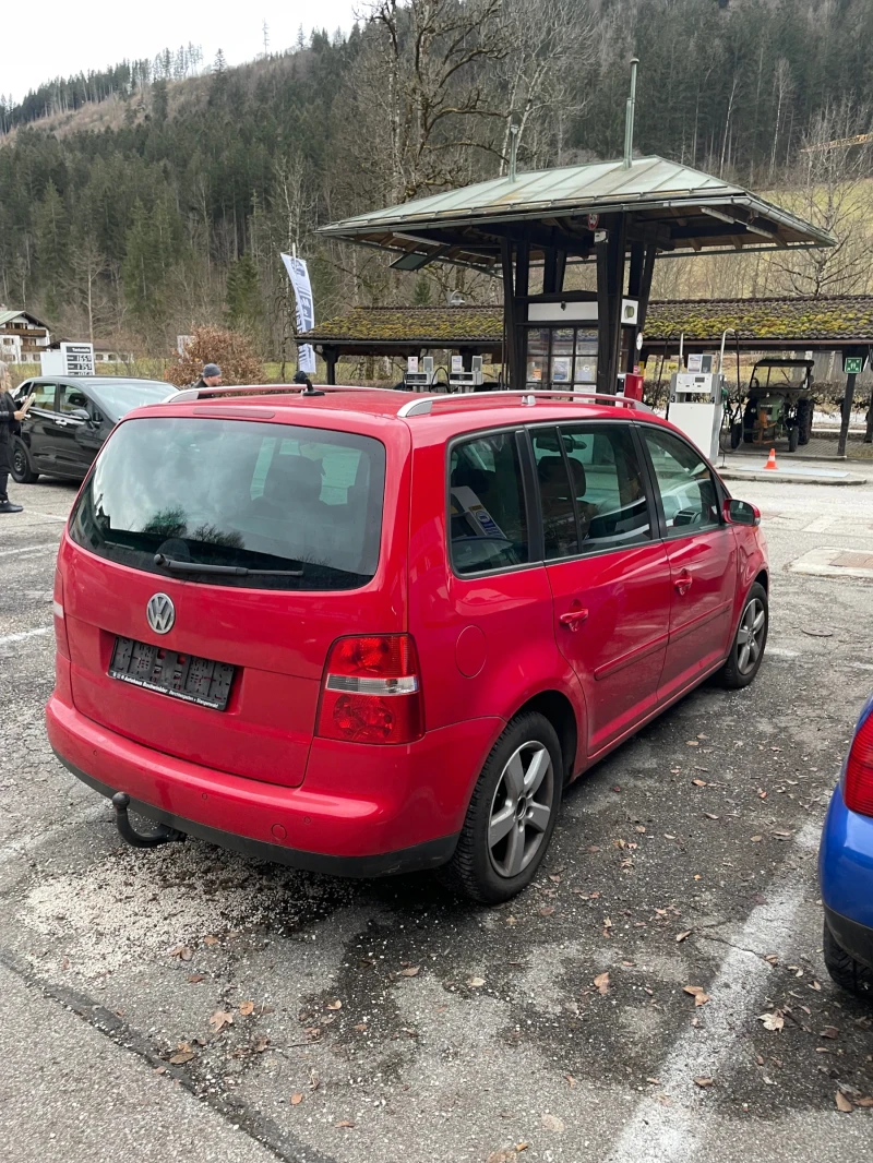 VW Touran 2.0TDI, снимка 3 - Автомобили и джипове - 49542341