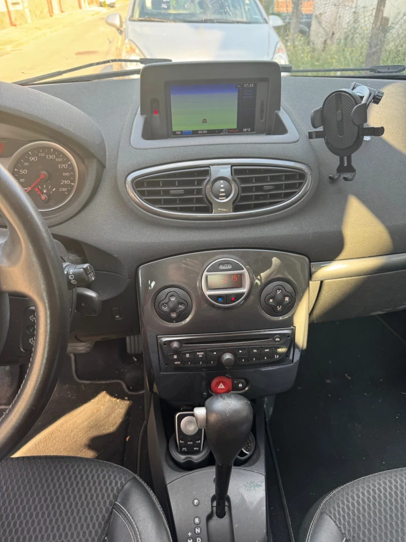 Renault Clio 1.6 16V NAVI, снимка 5 - Автомобили и джипове - 52734546