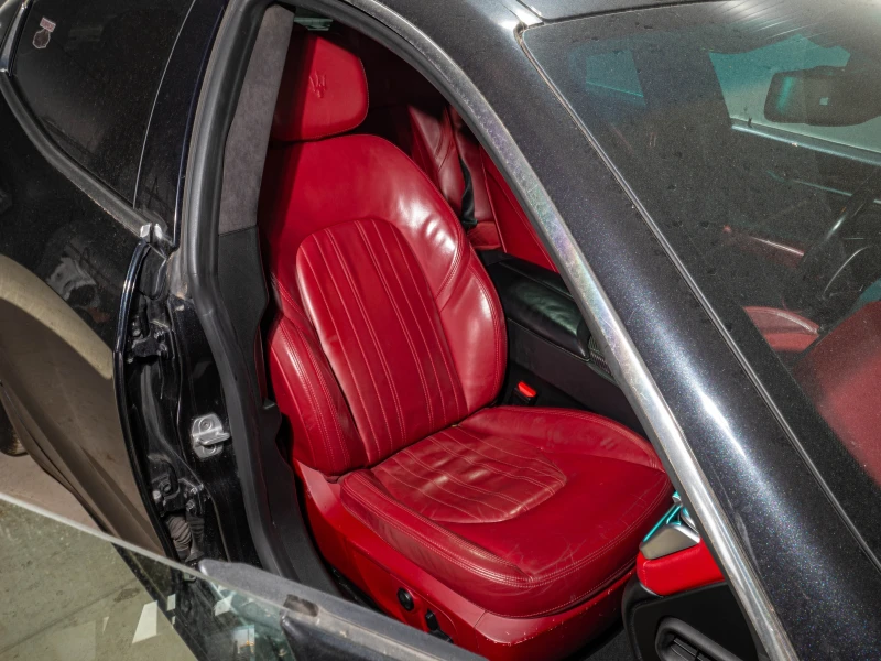 Maserati Ghibli * SQ4 * 8ZF * NAVI* Обслужен Мотор * , снимка 10 - Автомобили и джипове - 51553562