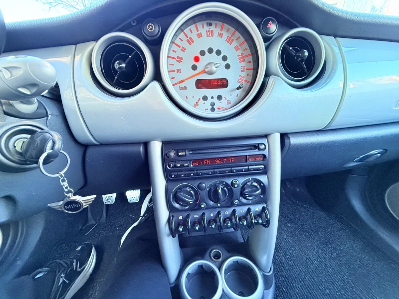 Mini Cooper 1.6 с Газ-инж EVRO 4  Обслужен топ !!!, снимка 9 - Автомобили и джипове - 52946588
