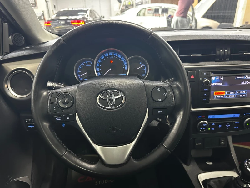 Toyota Auris 1.4D4d 90к.с Обслужена* Всичко платено, снимка 11 - Автомобили и джипове - 53374555