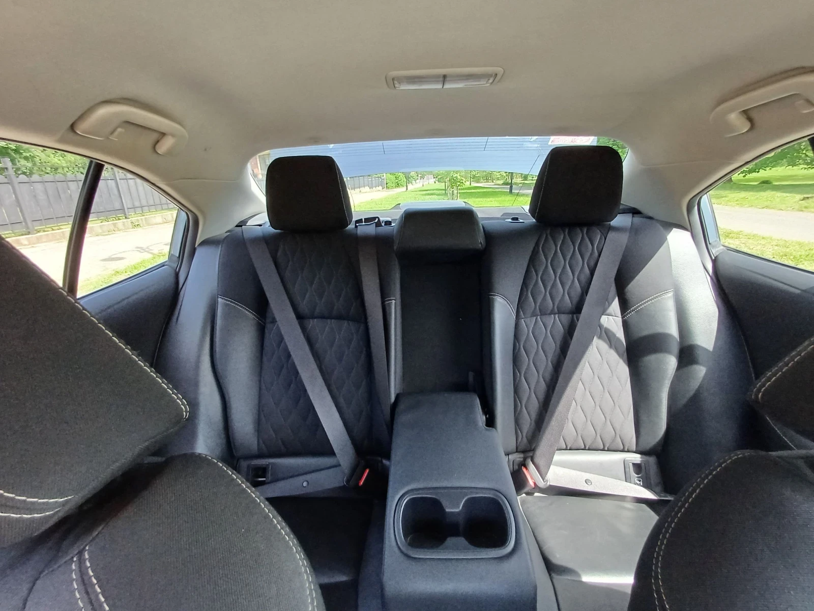 Toyota Corolla Hybrid 1.8 luxury - изображение 8