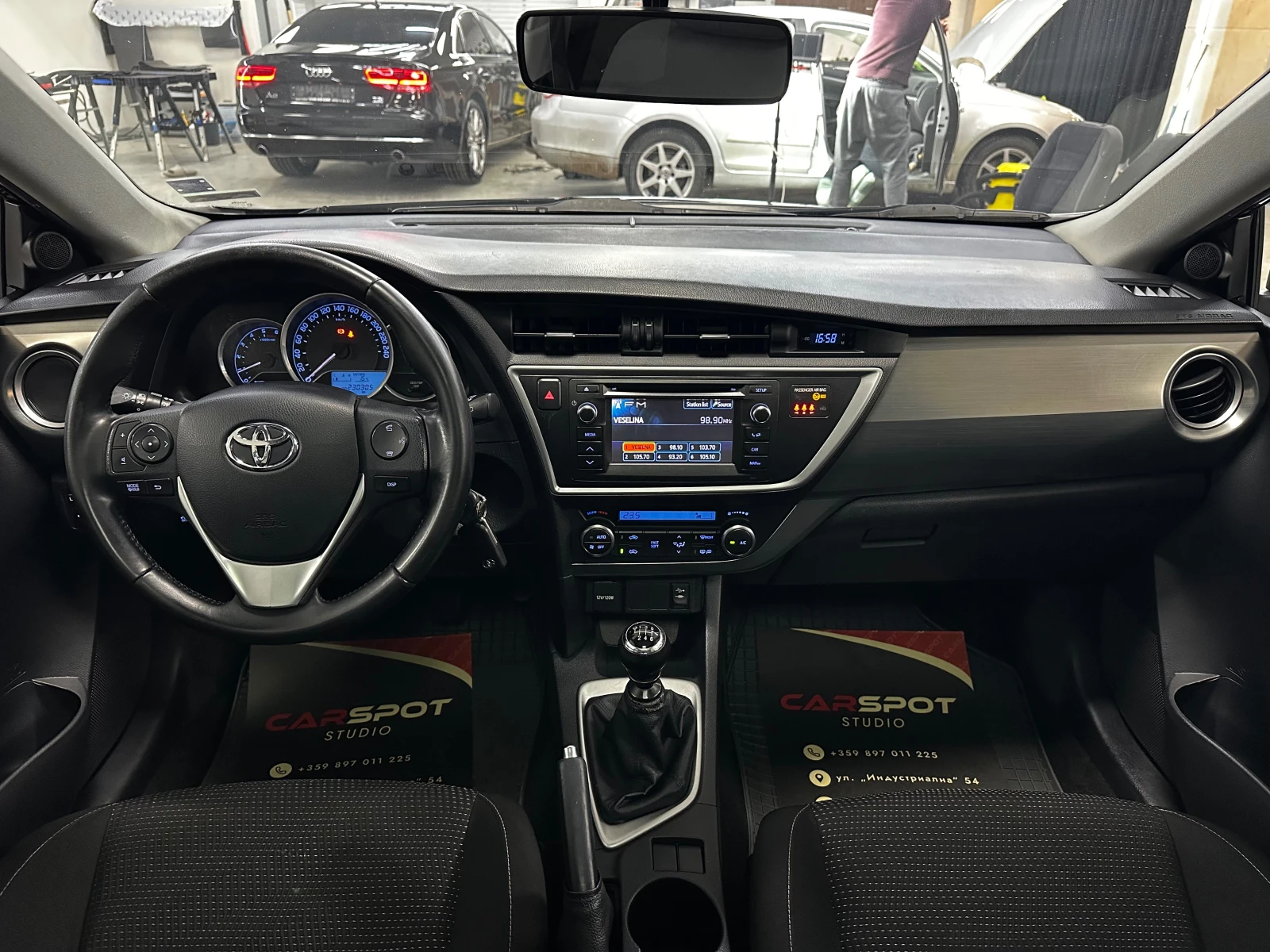 Toyota Auris 1.4D4d 90к.с Обслужена* Всичко платено - изображение 10