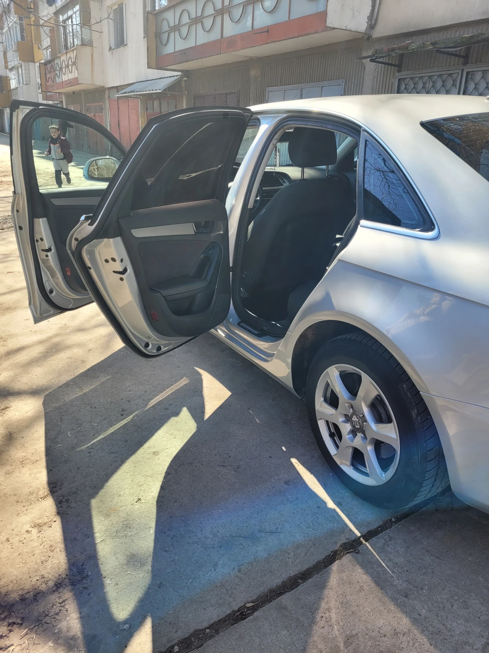 Audi A4 Седан, снимка 7 - Автомобили и джипове - 53891593