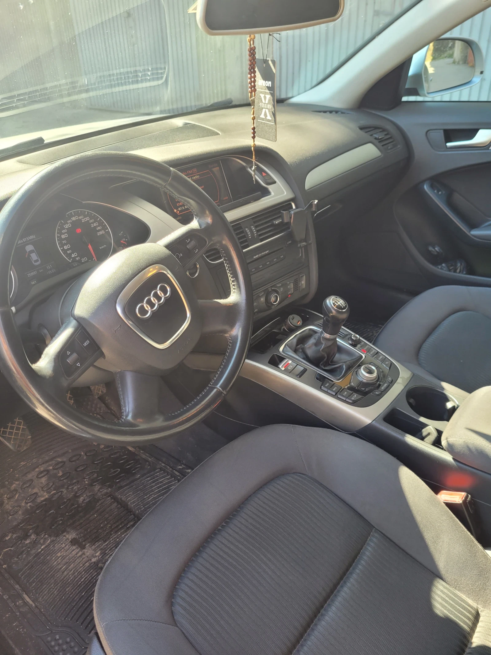 Audi A4 Седан, снимка 10 - Автомобили и джипове - 53891593