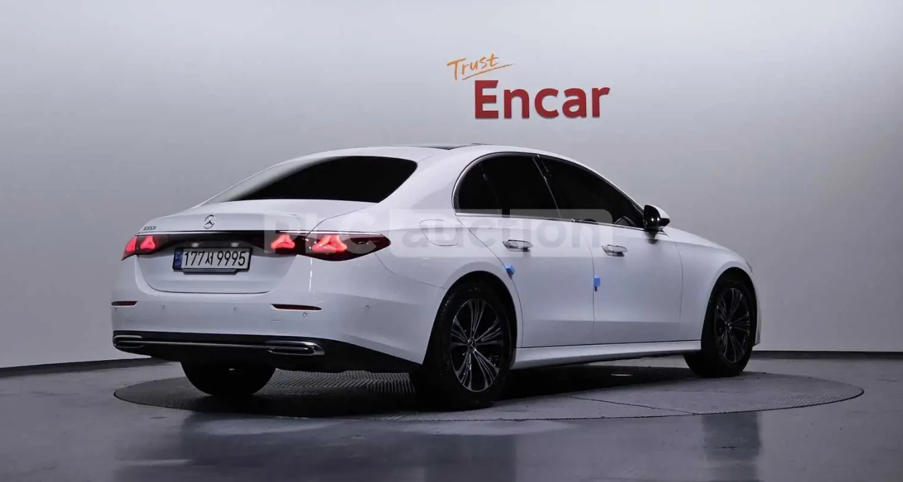 Mercedes-Benz E 200, снимка 2 - Автомобили и джипове - 54179349