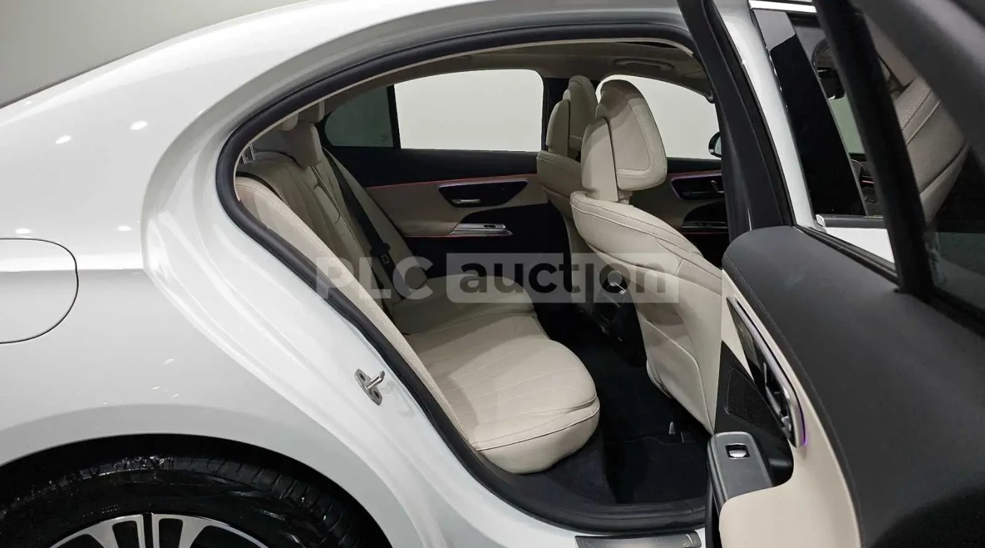 Mercedes-Benz E 200, снимка 9 - Автомобили и джипове - 54179349