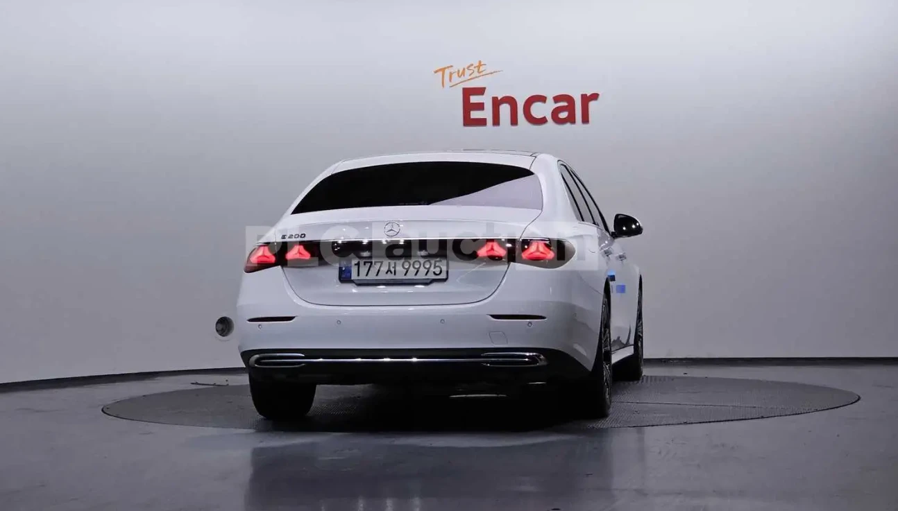 Mercedes-Benz E 200, снимка 4 - Автомобили и джипове - 54179349