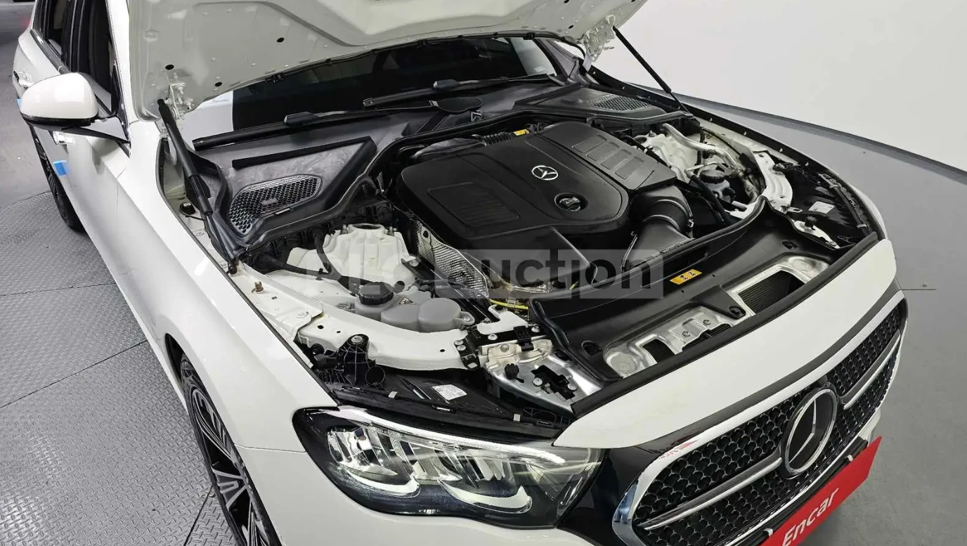 Mercedes-Benz E 200, снимка 16 - Автомобили и джипове - 54179349