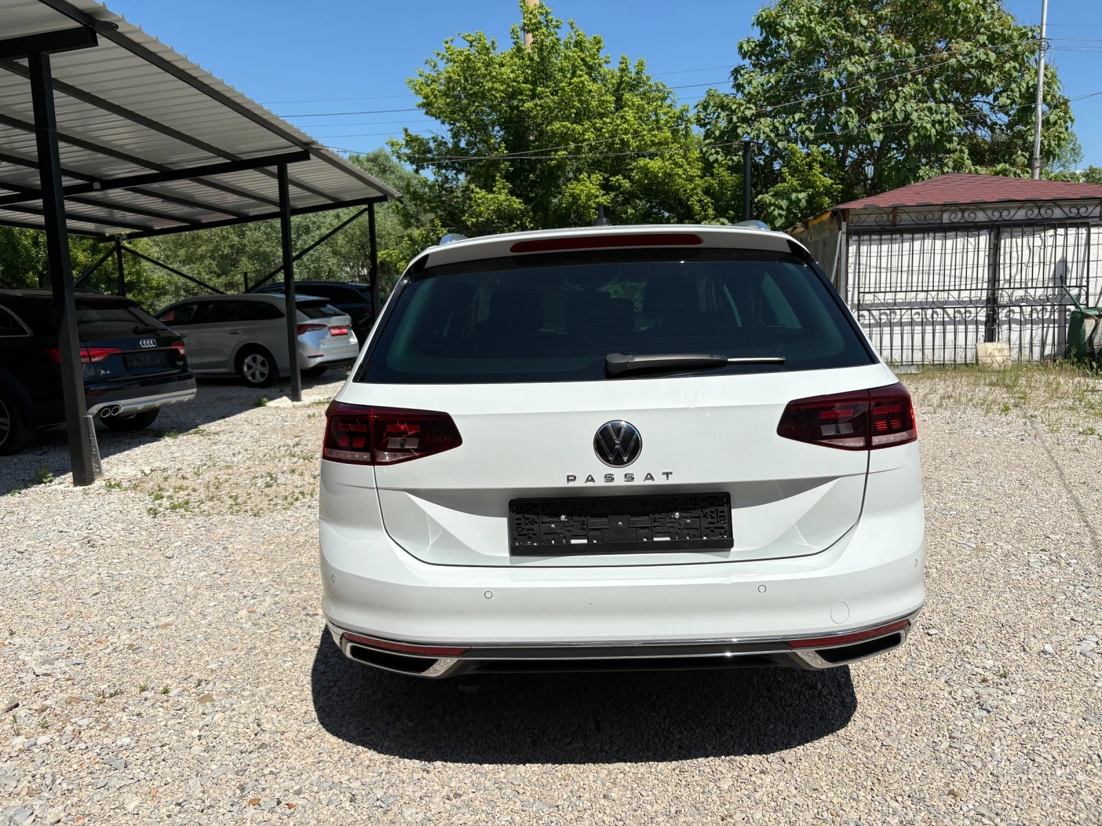 VW Passat 2.0 2022г AVTOMAT DIGITAL Led Assist, снимка 4 - Автомобили и джипове - 54681186