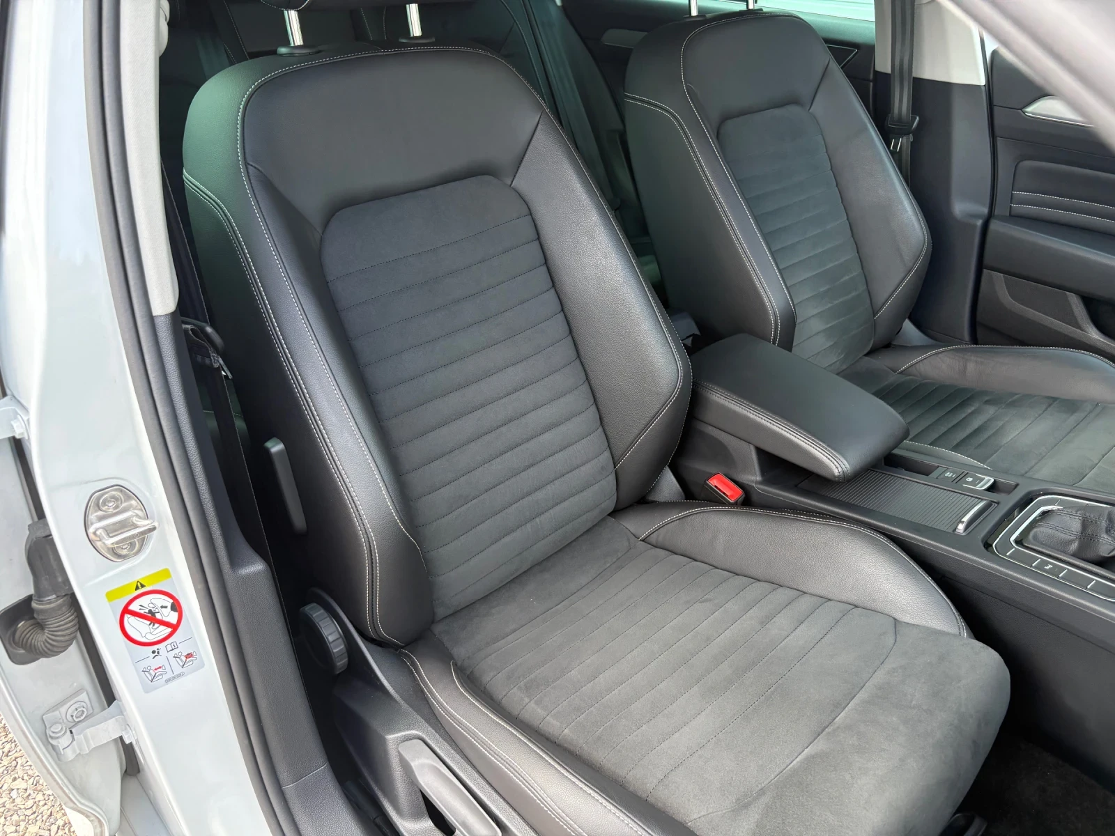 VW Passat 2.0 2022г AVTOMAT DIGITAL Led Assist, снимка 13 - Автомобили и джипове - 54681186