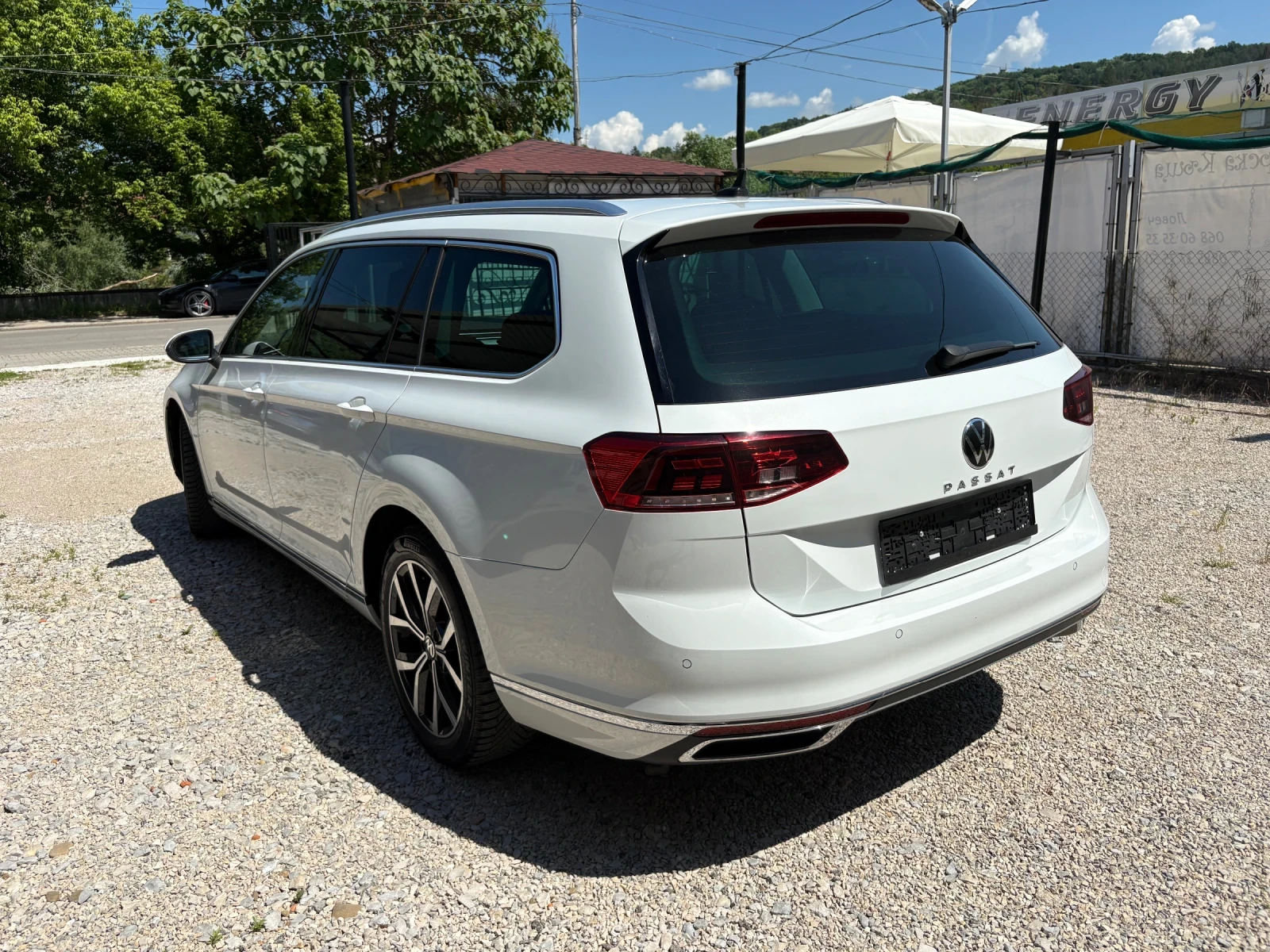 VW Passat 2.0 2022г AVTOMAT DIGITAL Led Assist, снимка 3 - Автомобили и джипове - 54681186