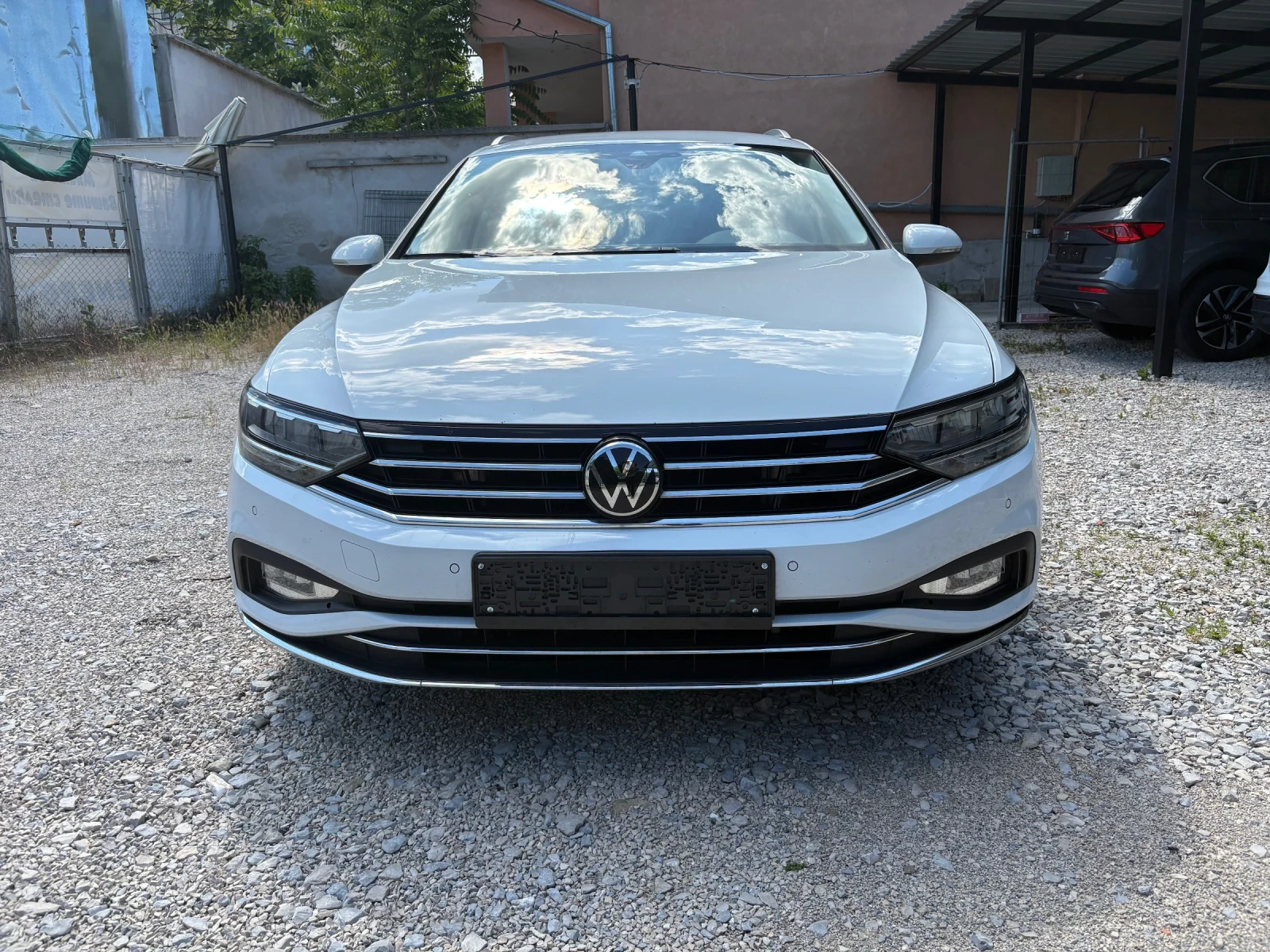 VW Passat 2.0 2022г AVTOMAT DIGITAL Led Assist, снимка 8 - Автомобили и джипове - 54681186