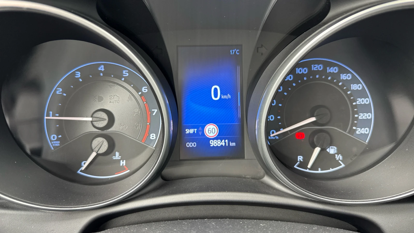 Toyota Auris 1.33 VVTI TERRA, снимка 15 - Автомобили и джипове - 55063046