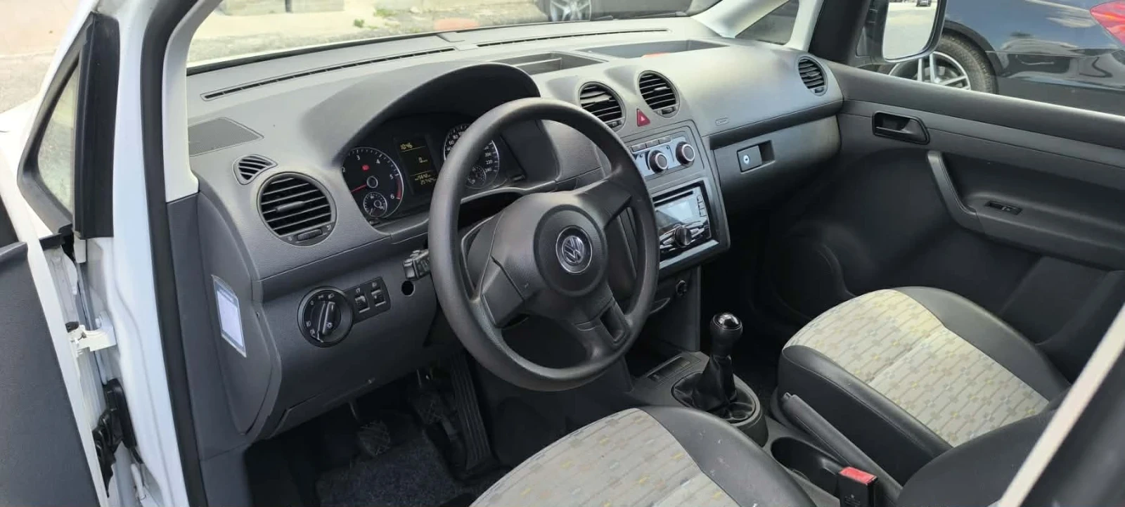 VW Caddy, снимка 10 - Автомобили и джипове - 55477359