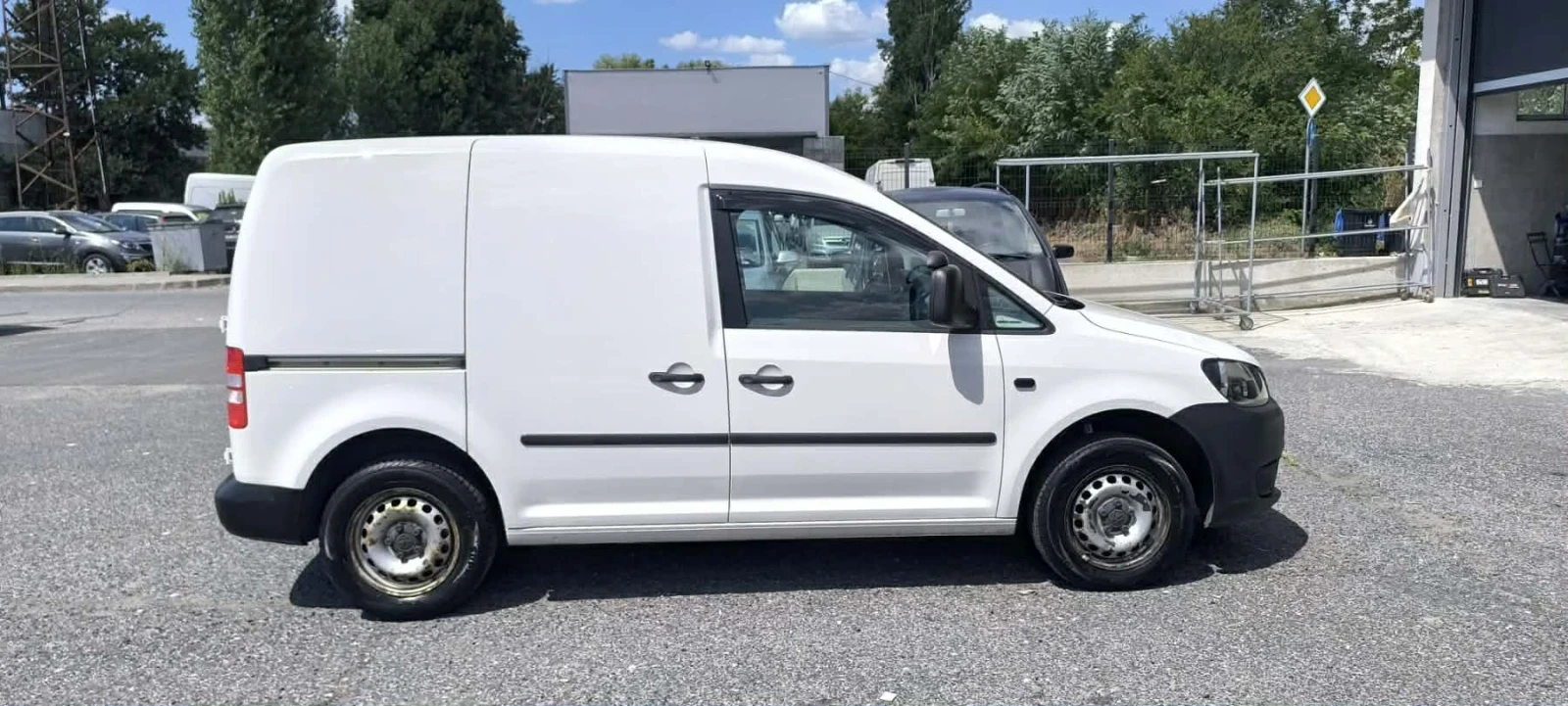 VW Caddy, снимка 4 - Автомобили и джипове - 55477359