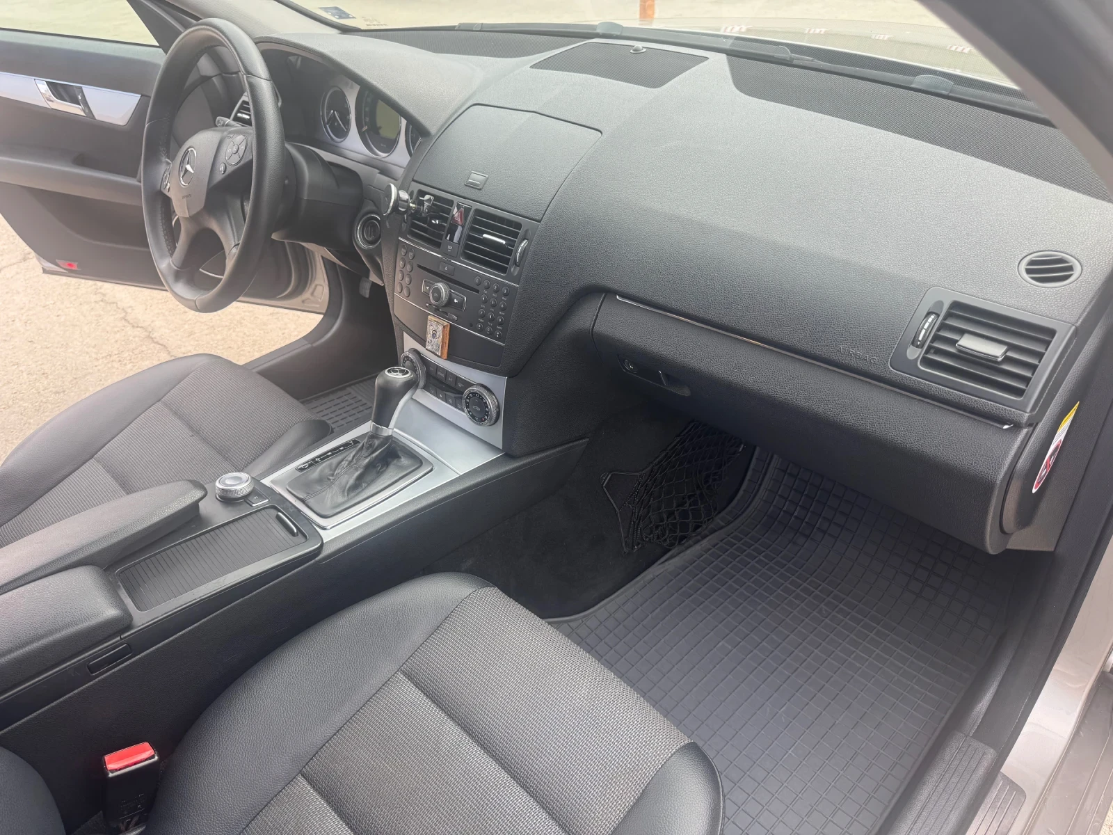 Mercedes-Benz C 320 Avantgarde, снимка 8 - Автомобили и джипове - 55741040